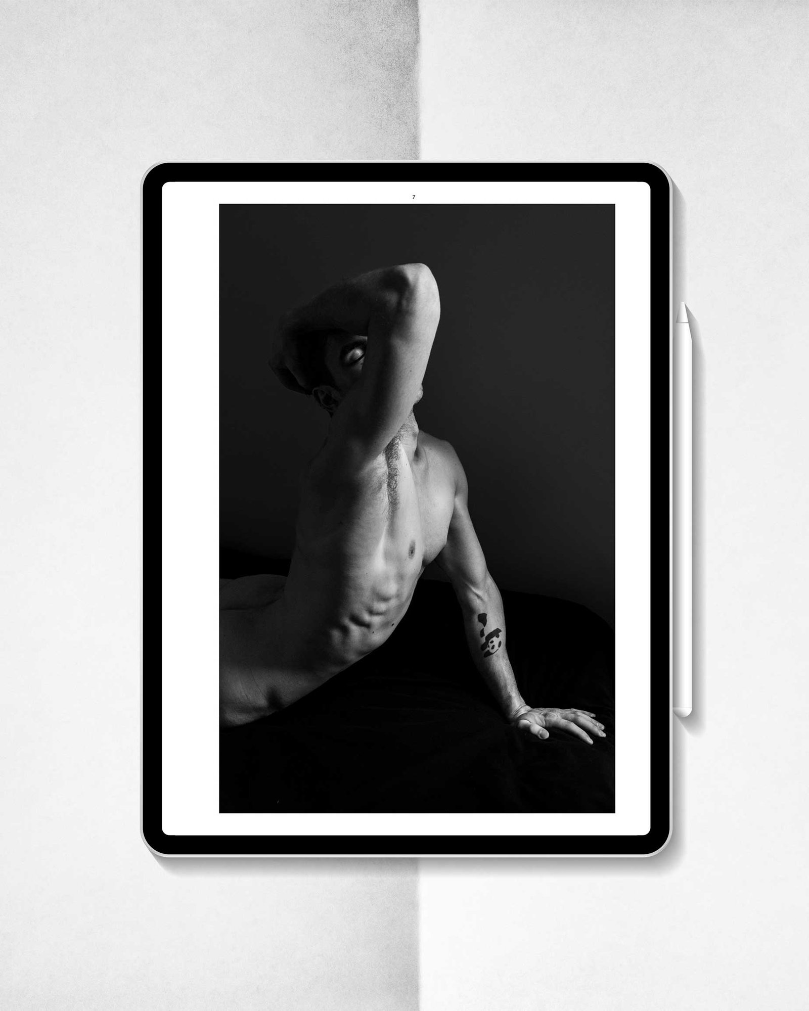 MAGACINQ No.9 Victor – Nu Artistique | Studio5th - Image 3