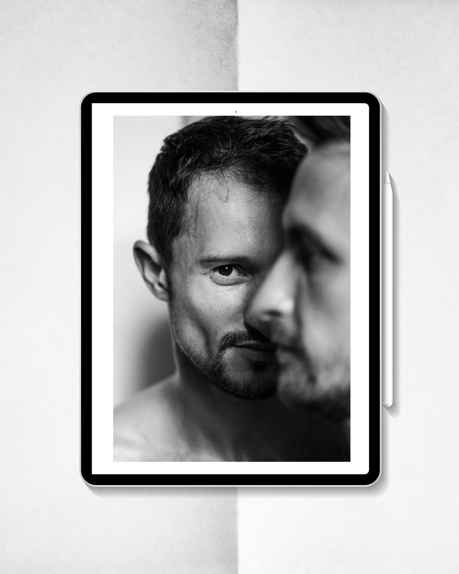 MAGACINQ No.11 Micka & Patrice – Nu Artistique | Studio5th - Image 2